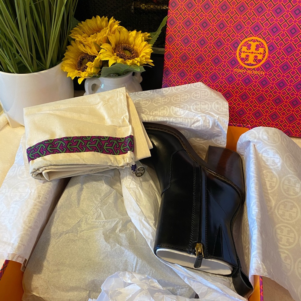 🔥SALE🔥TORY BURCH HEELED ANKLE BOOT - Picture 7 of 7